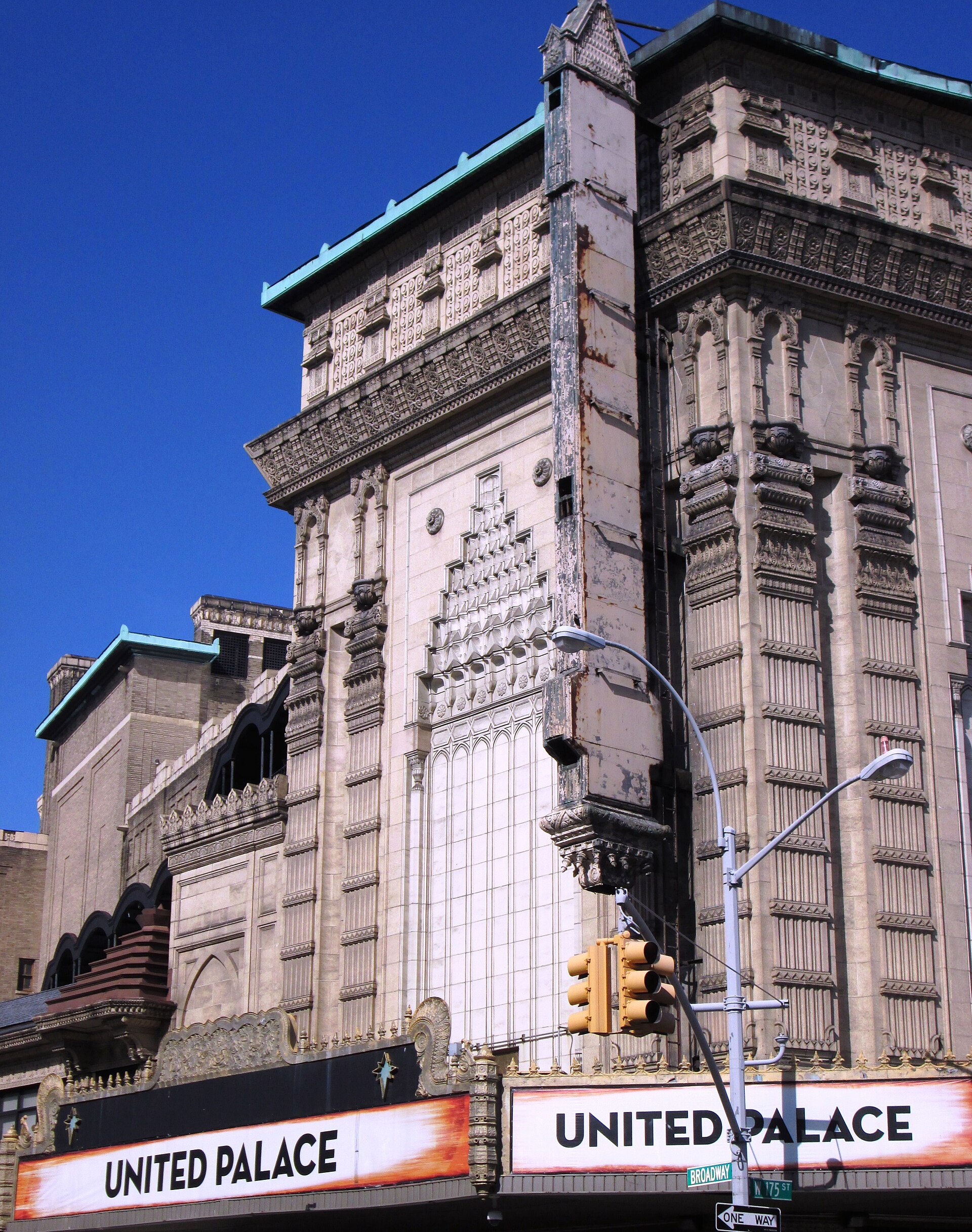 The United Palace is a former movie and vaudeville theatre now used as a church and live music venue, located at 4140 Broadway between West 175th and 176th…