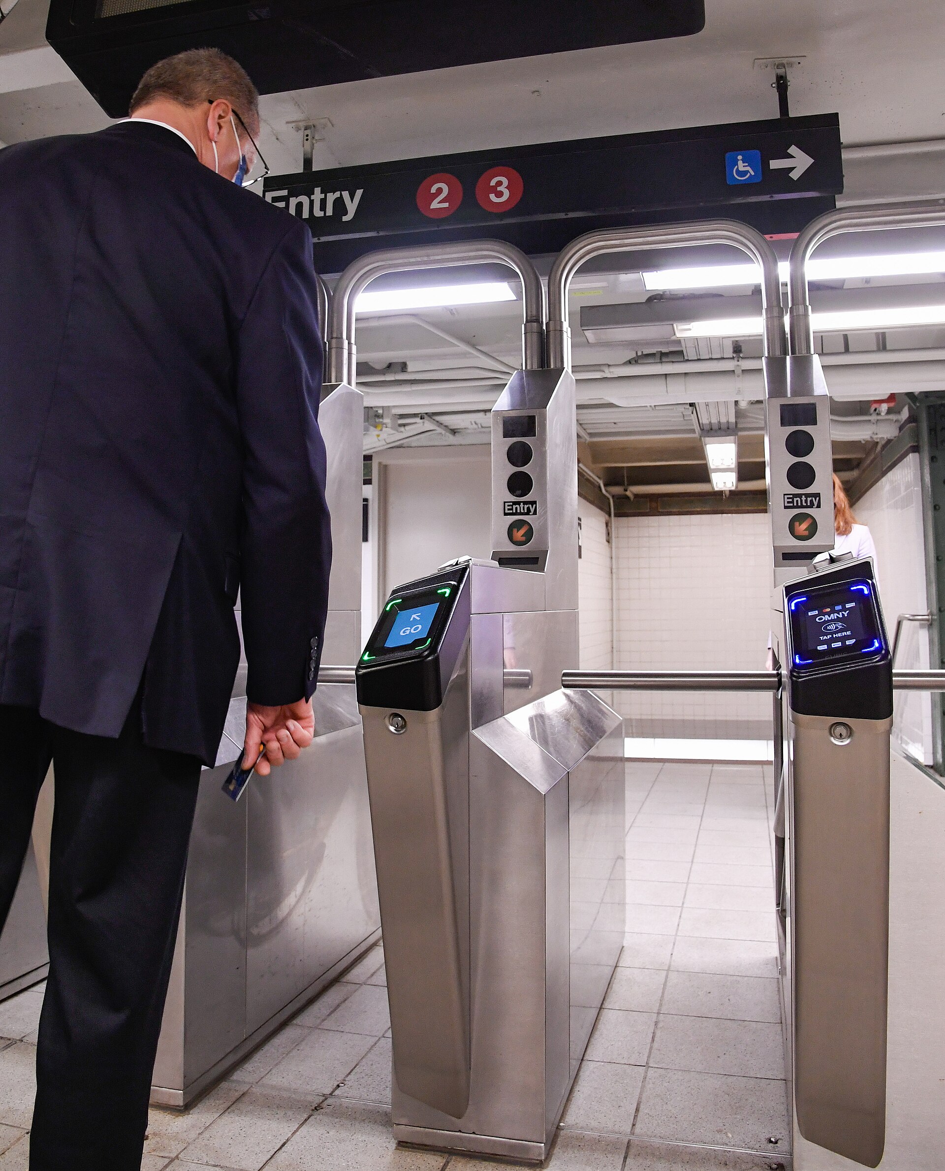 MTA OMNY Fare Payment Programs Executive Director Al Putre at the Eastern Parkway-Brooklyn Museum station on Thu., December 31, 2020 announces the on-time…
