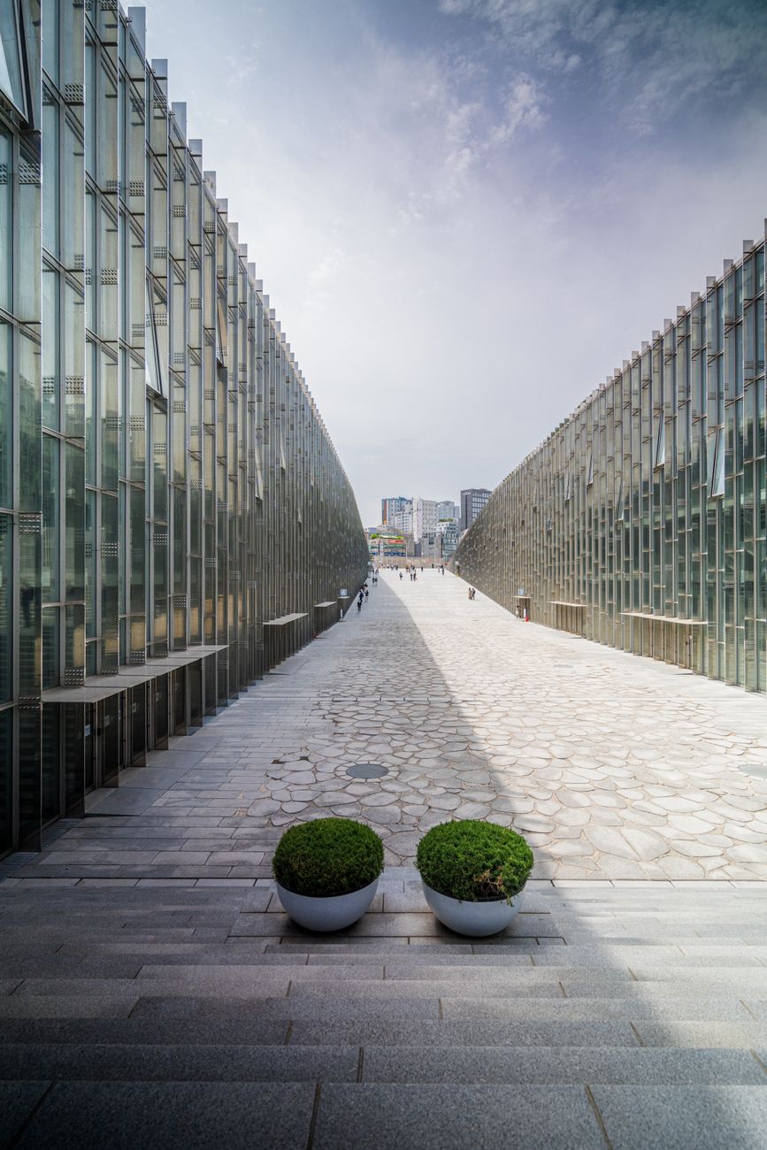 Explore a stunning modern architectural path in Seoul, South Korea's capital city.