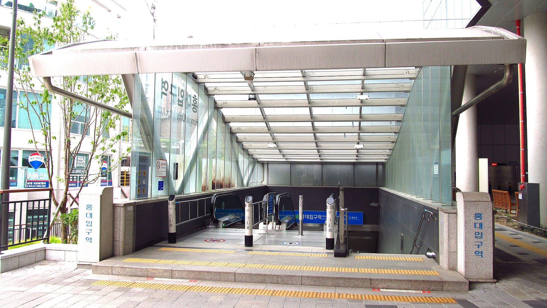 The no.7 entrance to Hongik University Station on the Gyeongui-Jungang Line, AREX and Seoul Metro Line 2 in Mapo-gu, Seoul, Republic of Korea(South Korea)