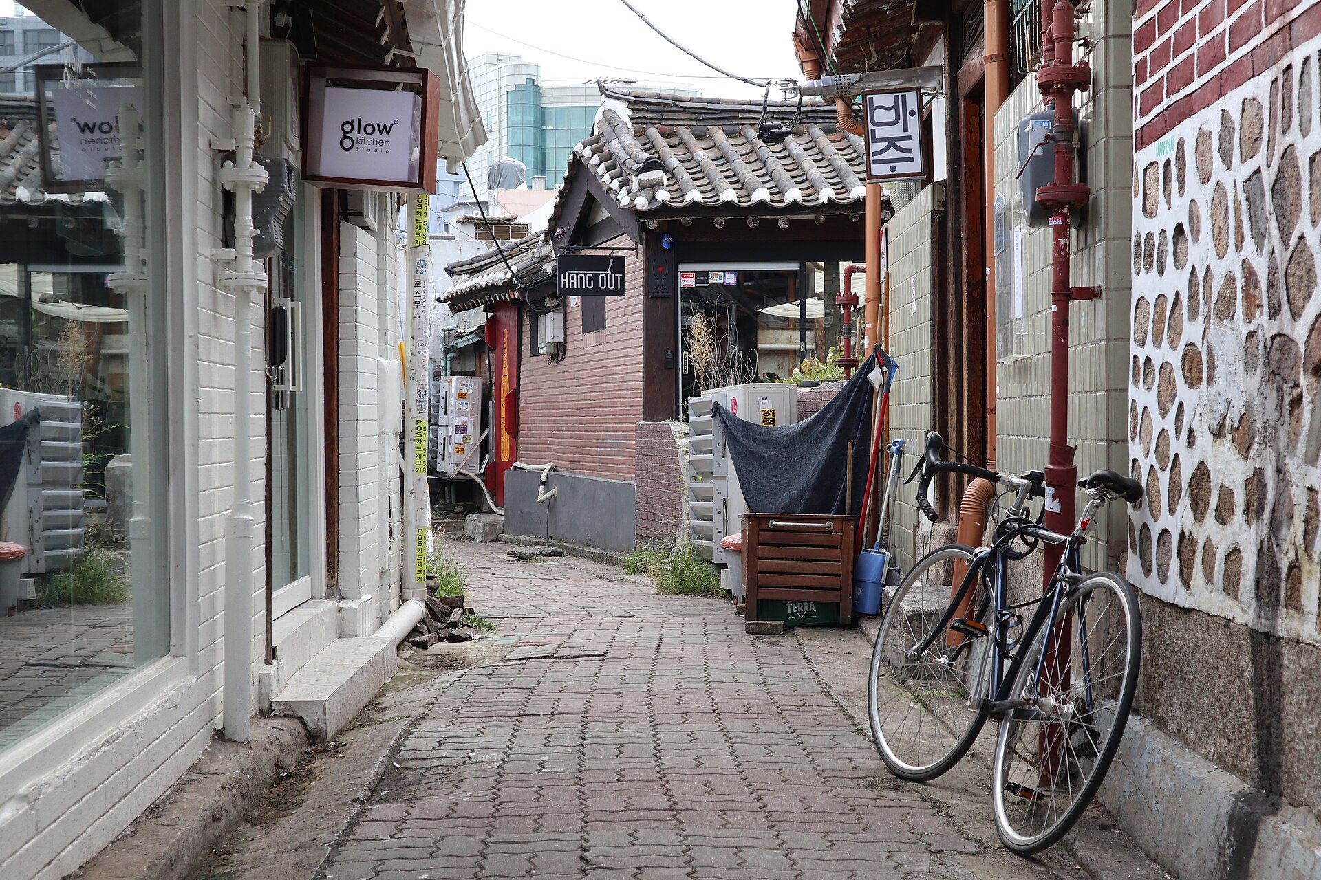 서울시 종로구 익선동의 골목길.