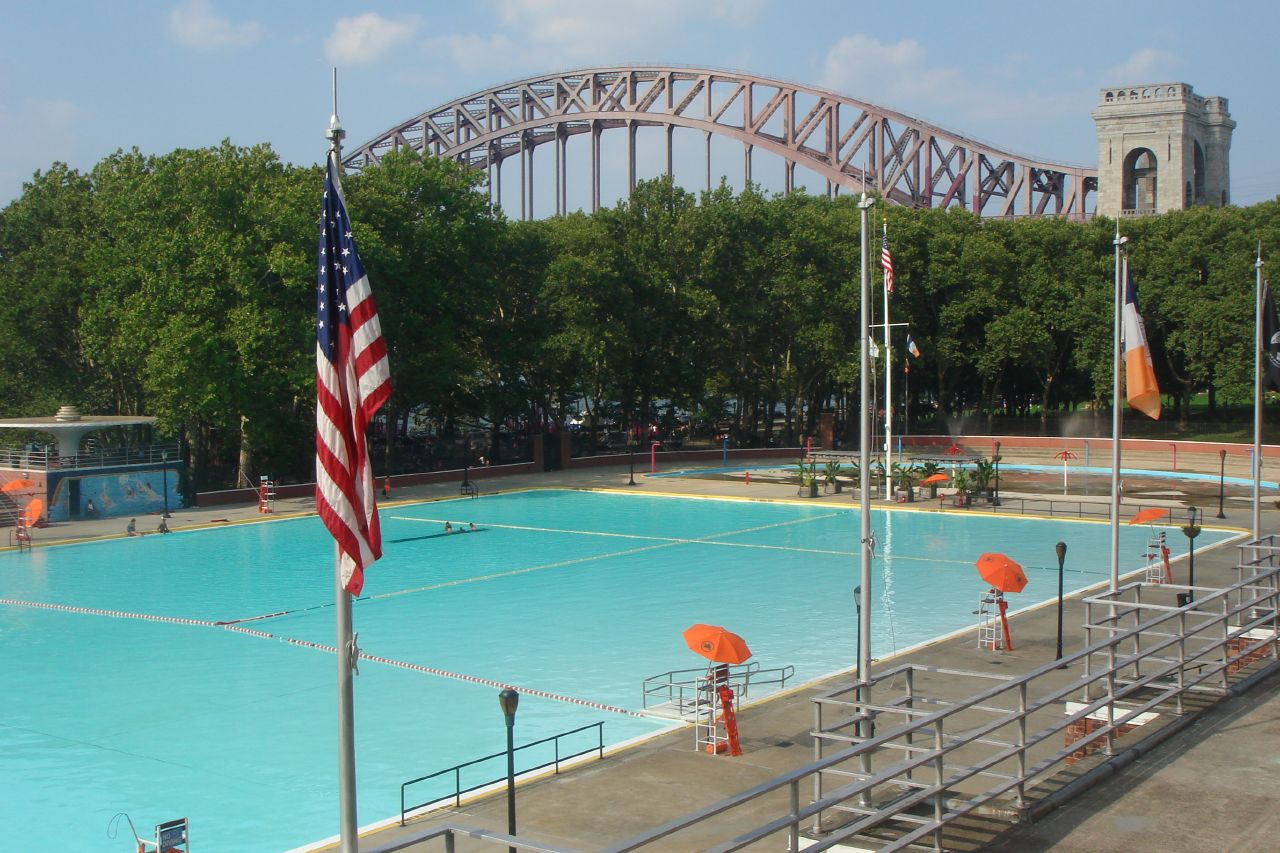 File:Astoria Park pool, Queens NYC.jpg