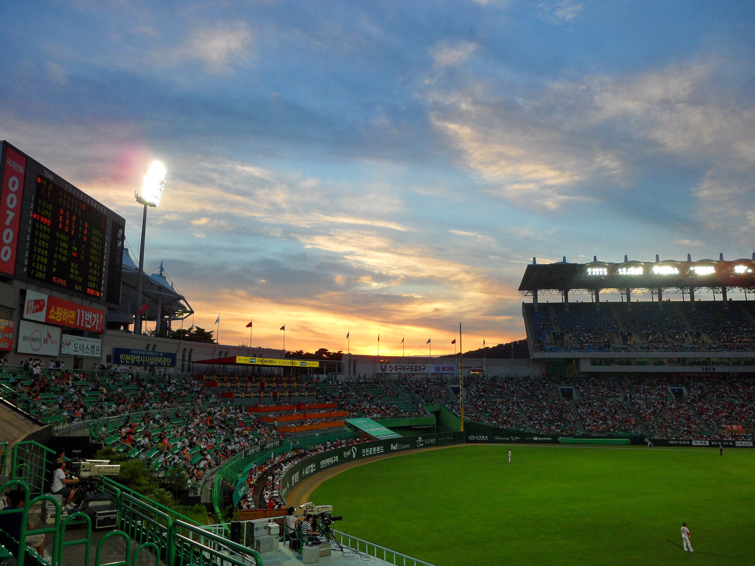 Incheon SSG Landers Field (Munhak Baseball Stadium) at dusk during a game.